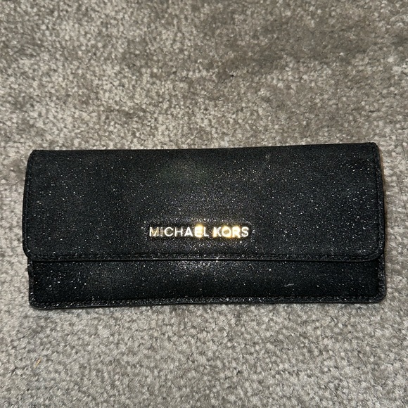Michael Kors - Glitter Black Wallet - Picture 1 of 9